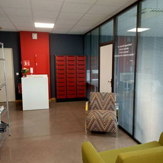 Bureau privé 25 m² 6 postes Coworking Rue isaac Newton Frontignan 34110 - photo 2